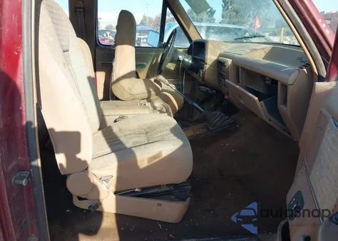 1990 Ford F250 from USA, damaged, VIN 1FTHX25M4LKA38118